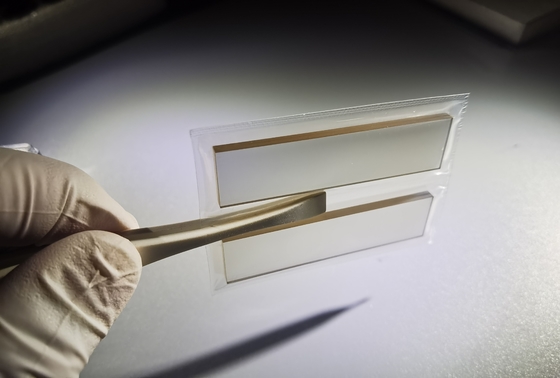Disesuaikan SIC Silicon Carbide Wafer Potongan Jendela Kristal Tunggal 60 X 10 X 0.5mm