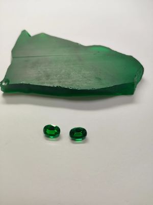 Sapphire Gemstone Bahan baku Laboratorium Made Olive Green Soft Mint Green Emerald Green Untuk Perhiasan