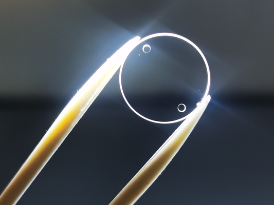 Round Polished Sapphire Optical Windows Scratch Resistance Dengan Lubang