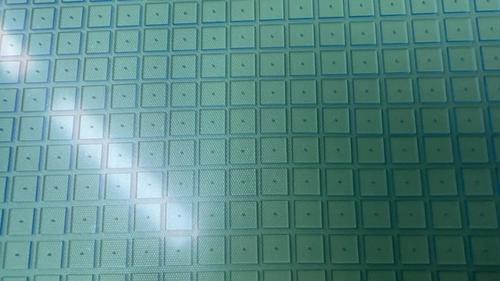 Kuarsa / Borosilicate UV Glass Plate Punching Holes 4.4 X 4.4 X 0.5mmt