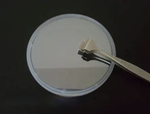 Harga yang pantas VGF 2 Inch 4Inch N / P Type GaAs Substrat Semikonduktor Wafer Untuk Pertumbuhan Epitaxial on line