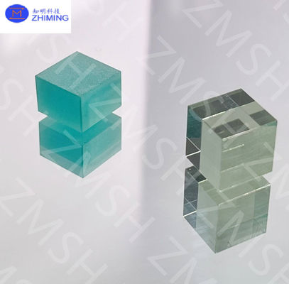 Harga yang pantas Batu permata hijau zaitun safir kasar sintetis 99,999% Al2O3 kekerasan Mohs 9.0 on line