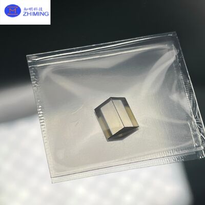 Harga yang pantas TiO2 Single Crystal Prism dengan permukaan dipoles 3 sisi dan <001>/<110> Orientasi untuk Penelitian Optik on line